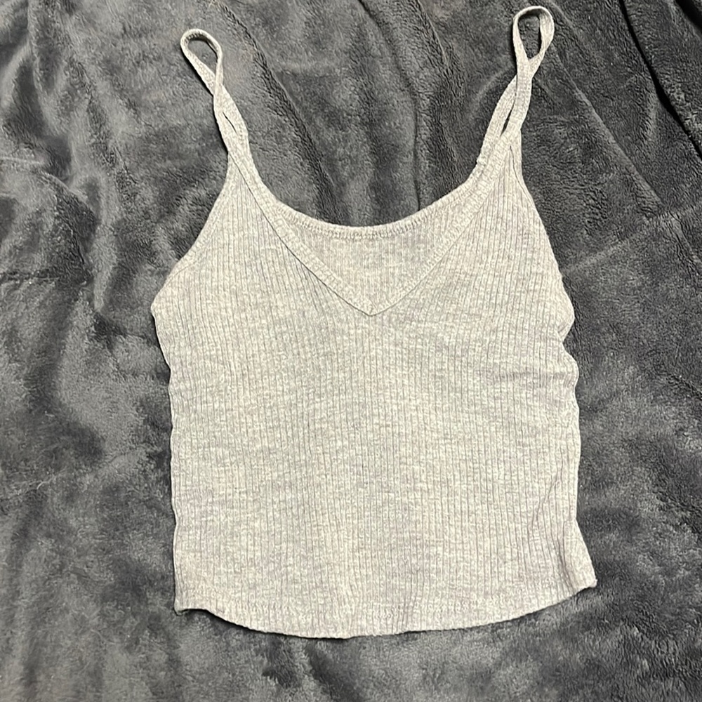 Tilly’s grey v neck cropped tank top